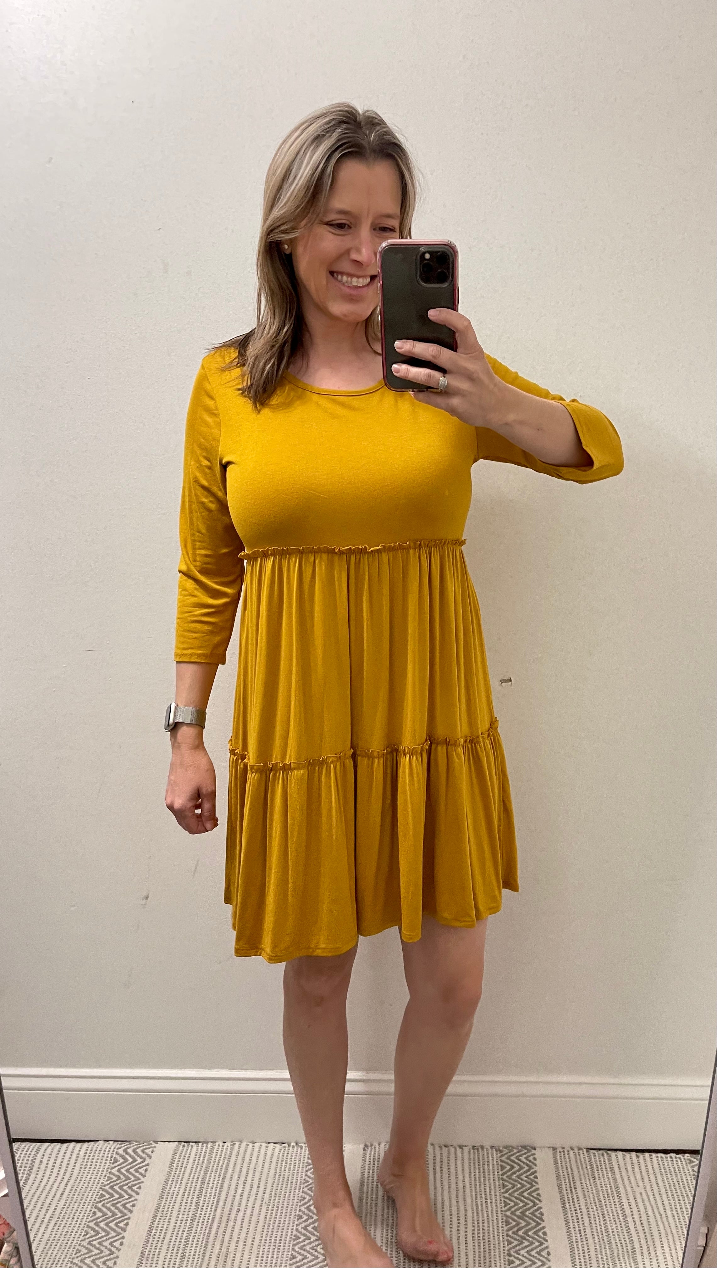 Flowy dress w/ ruffle accent