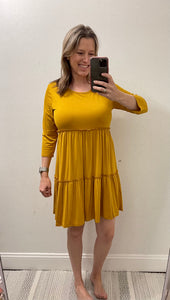 Flowy dress w/ ruffle accent